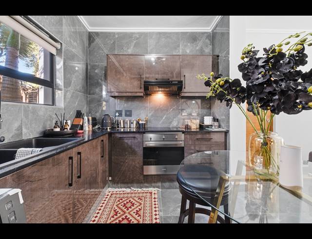 2 BEDROOM APARTMENT TO LET IN PALM LAKES ESTATE